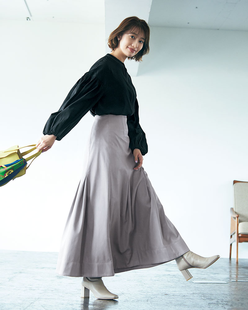 桜井玲香が着こなす、秋の「ブラウス＆スカート」コーデ | CLASSY