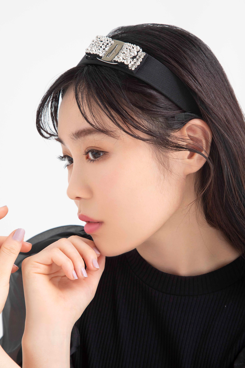 フェラガモ】アクセ感覚で使える“きらめきカチューシャ”で大人可愛い