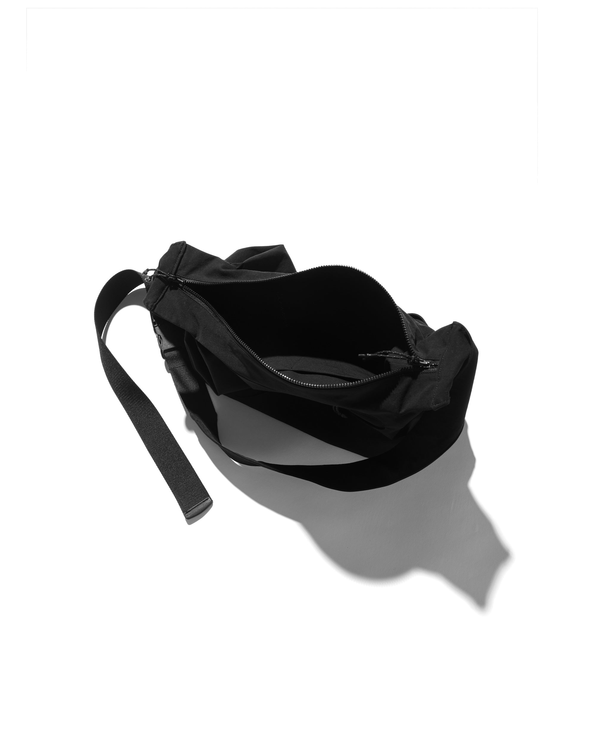 SOFT SHELL FUTURE BAG (BLACK)