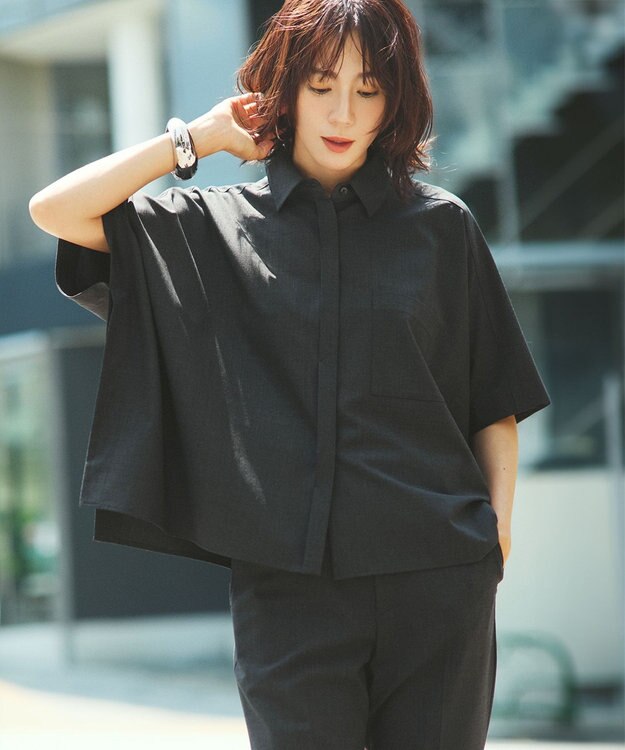 洗える】TWマットクロス ポンチョシルエット シャツ / 23区