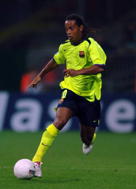 Barcelona 2005/06 Away Jersey – Ronaldinho #10 (Nike, Size L
