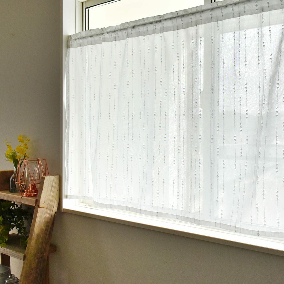 キラリと輝く刺繍のラインが美しい、帝人エコリエの糸を使用した遮熱