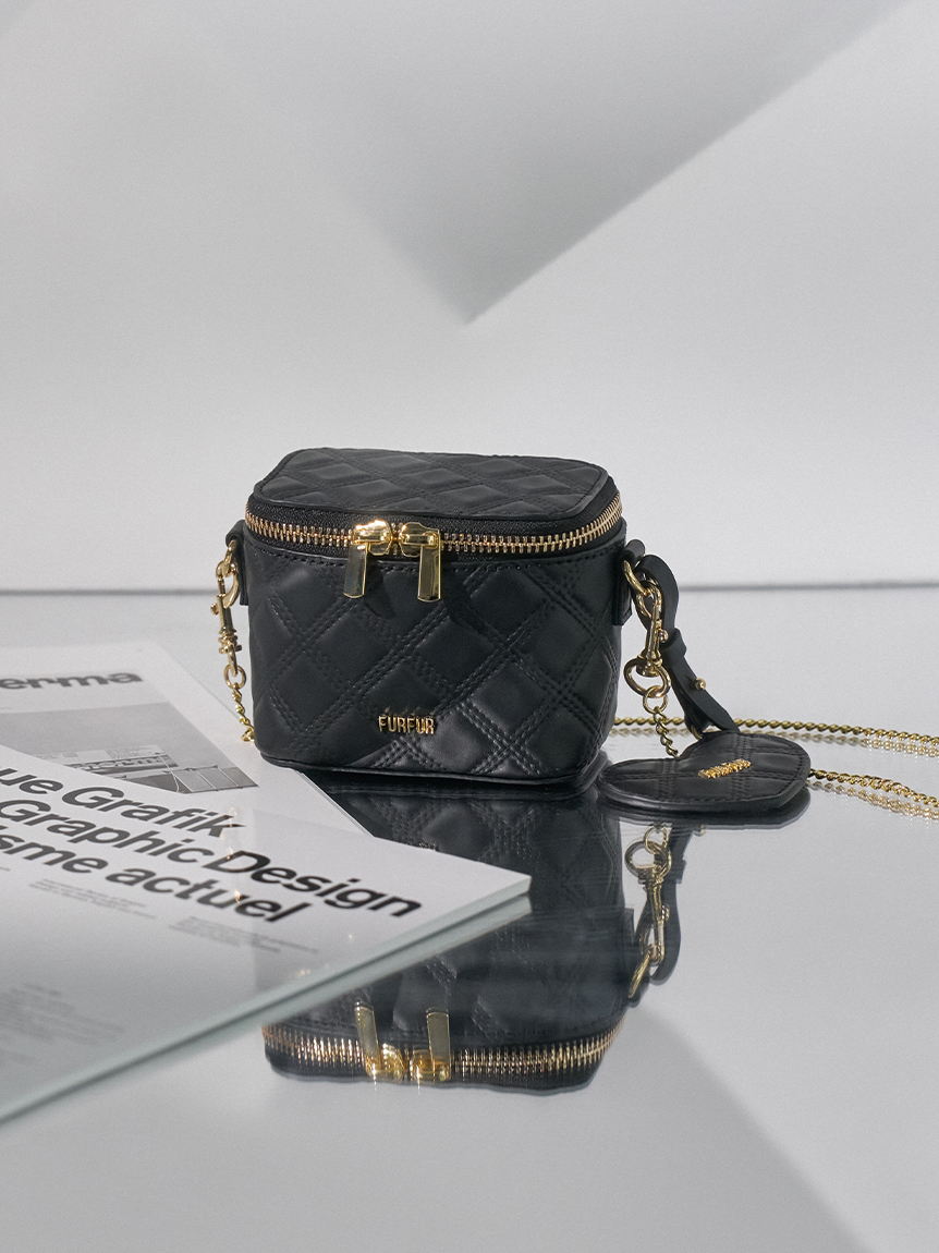 オフィシャルサイト限定カラー】マイクロキルティングバニティバッグ