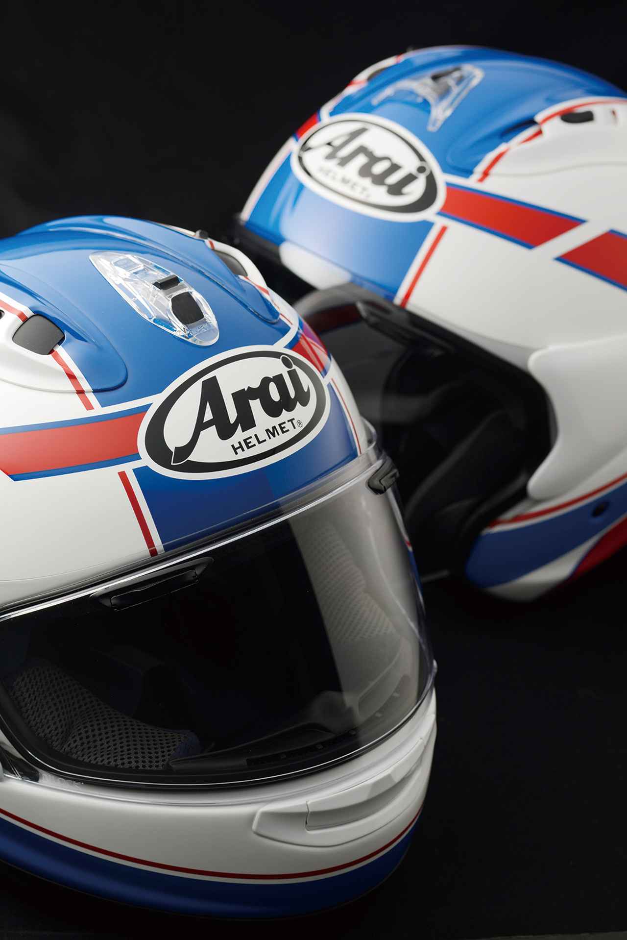 あの頃」憧れたグラフィックヘルメットで、熱狂時代の息吹をまとえ