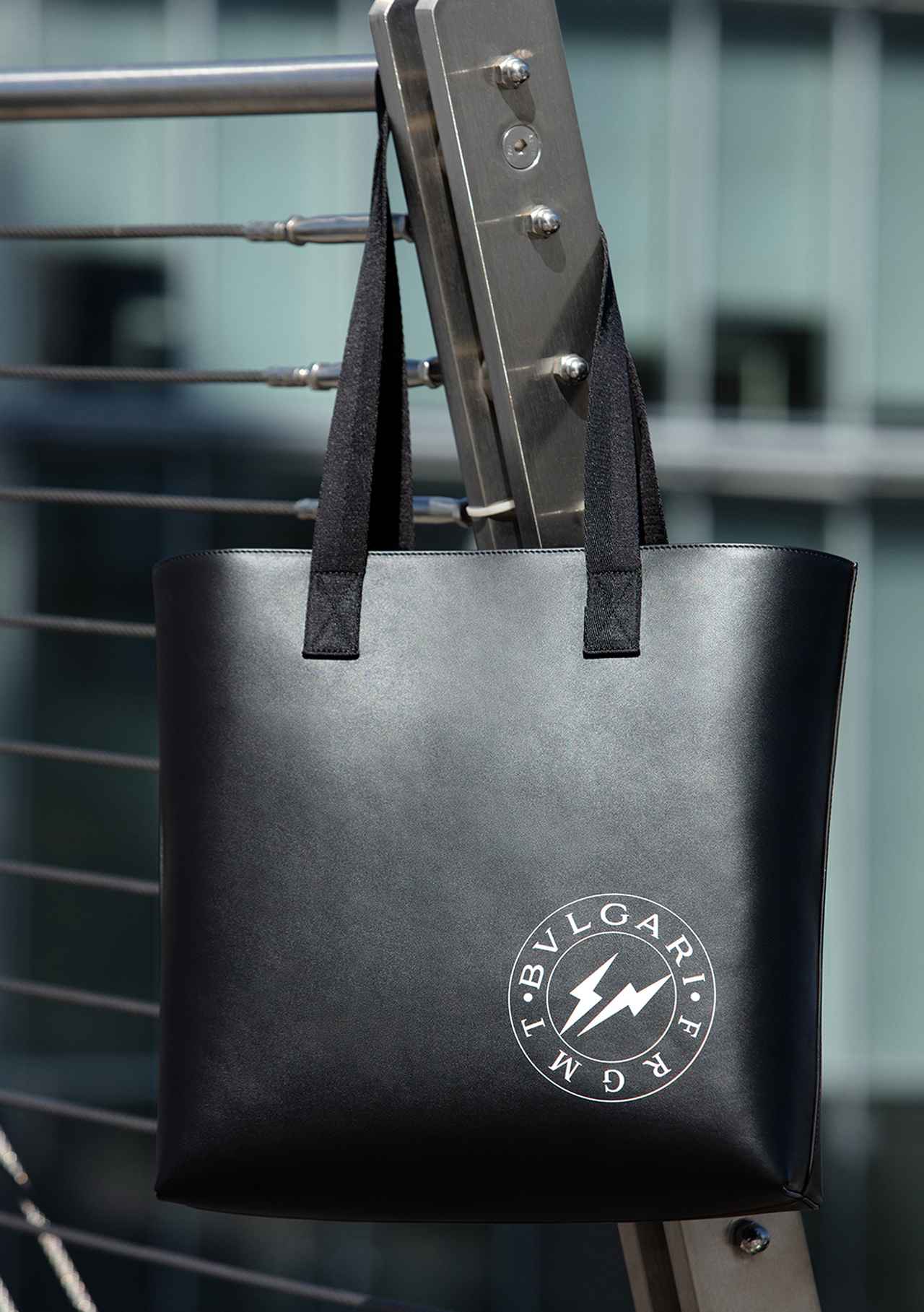 BBフラグメント」トートバッグ - 「TJ News ブルガリのアイコンを