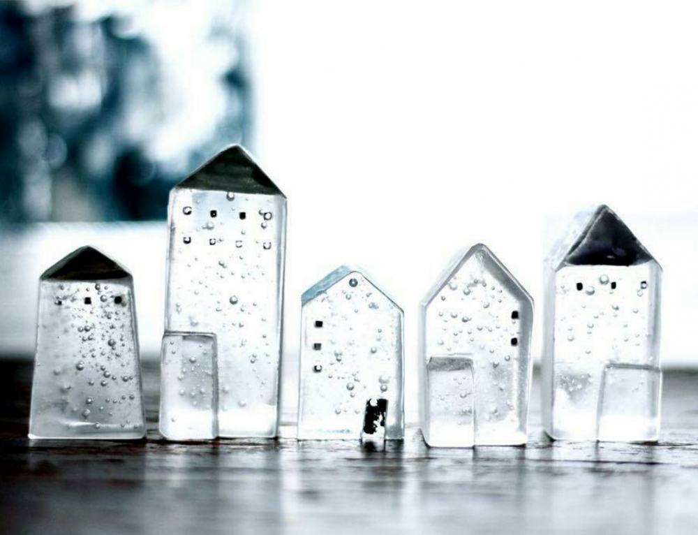 Mellow glass白いガラス製の家型オブジェ Mellow glass白いガラス製の