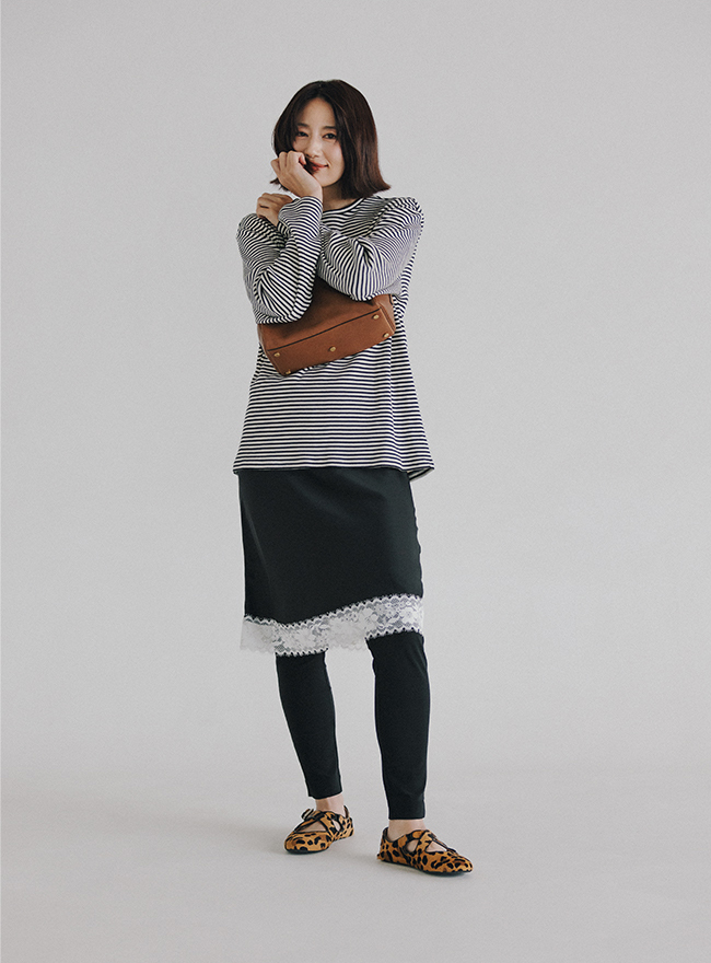 サテンレーススカート