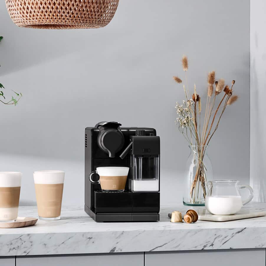 Nespresso Lattissima Touch, Black EN560B | De'Longhi CA