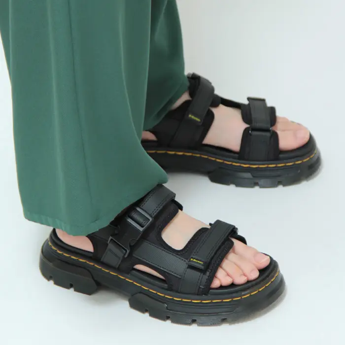 Dr.martensの MYLES スライド サンダル｜送料無料|ブラック | DANJO