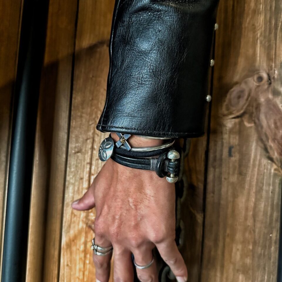 Dutch Leather Company × MASAYOSHI のブレスレット（アレイブレス）1