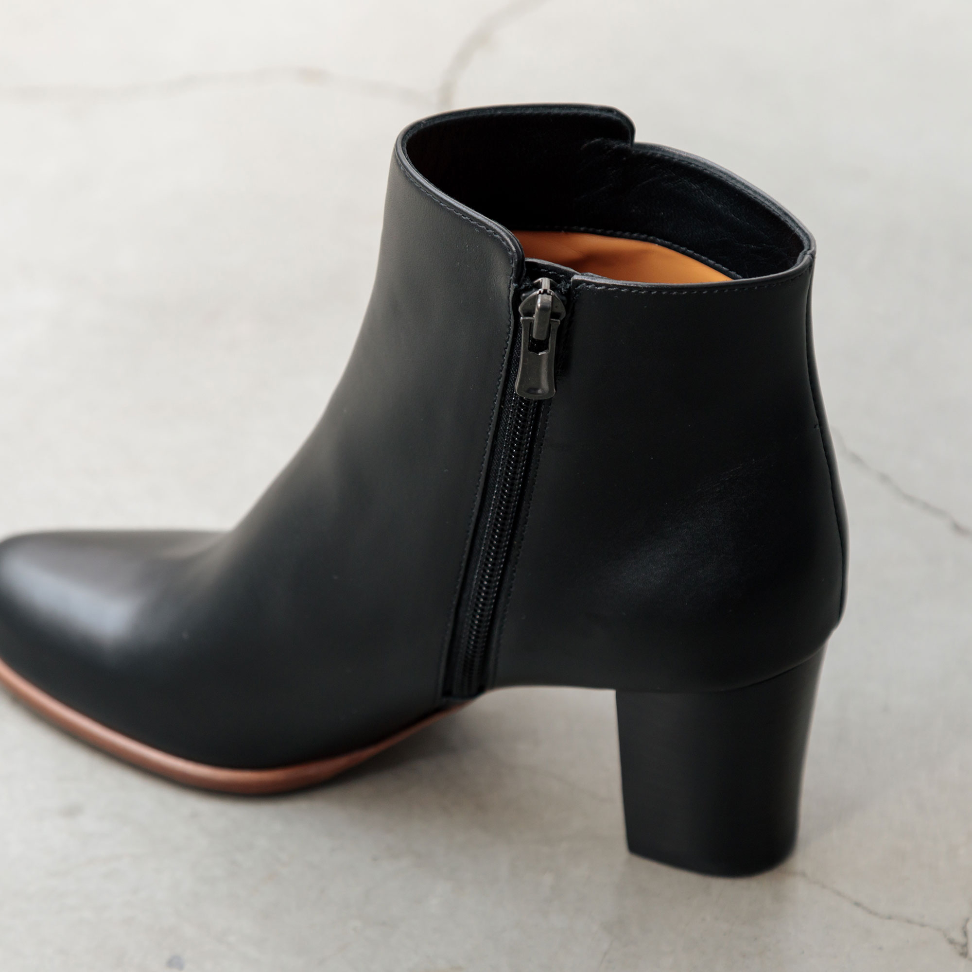 NEW】リニューアルして登場。一枚革仕立てショートブーツ | Factelier