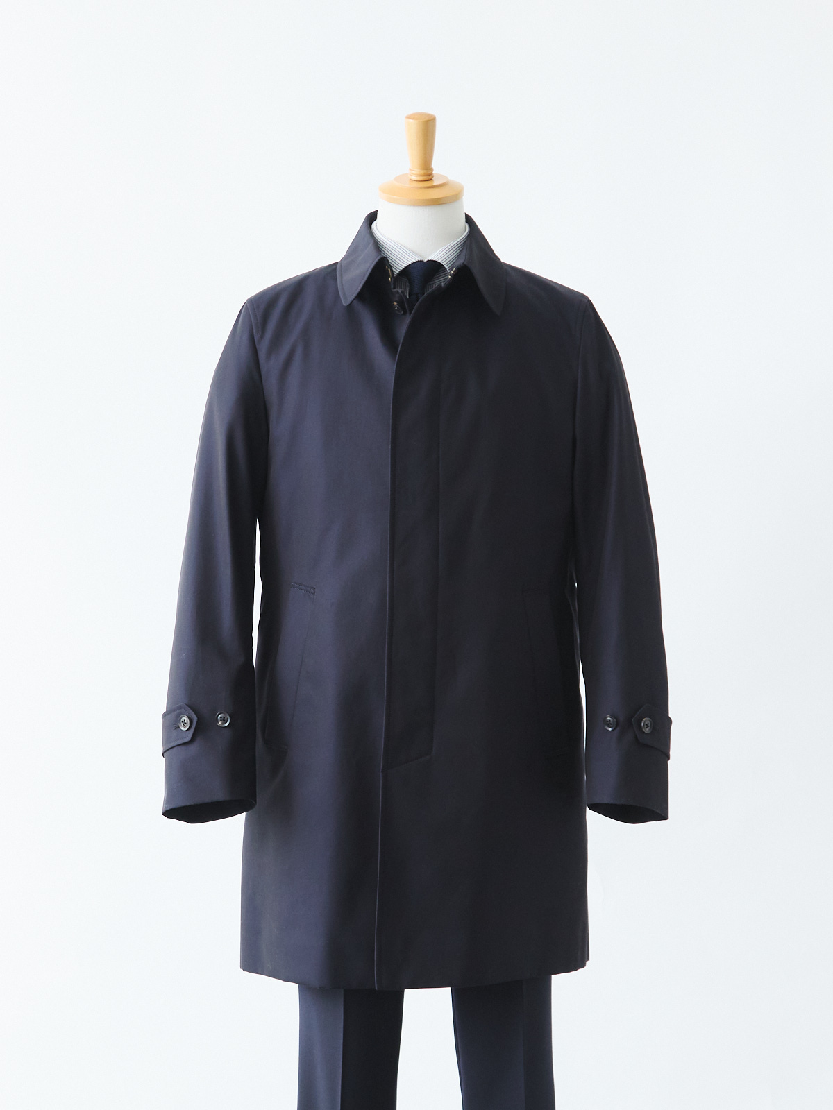 春まで過ごせる賢い1着】暖冬だからこそ、王道ステンカラー