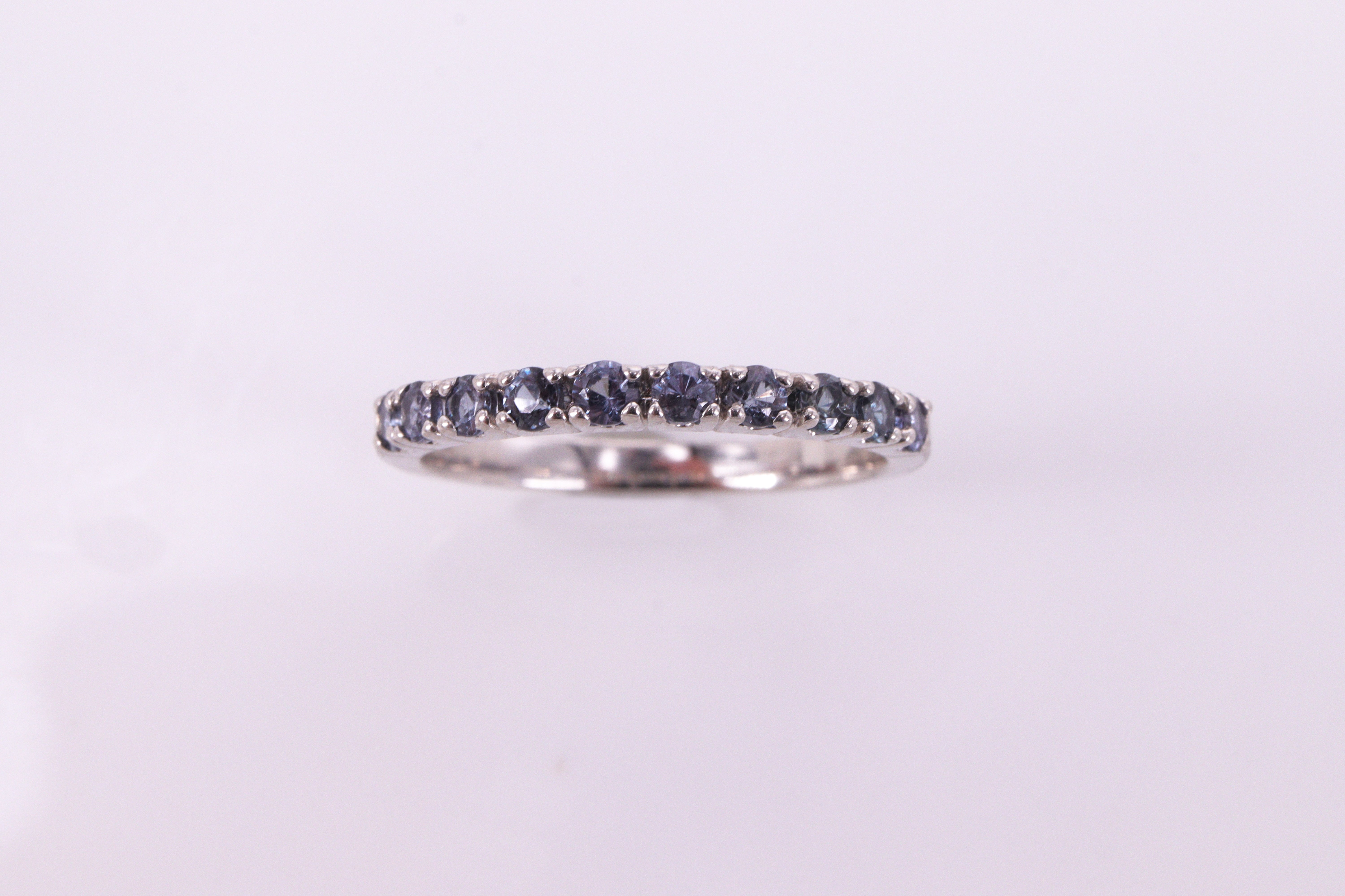 カラーチェンジガーネット K18YG エタニティリング 4本爪タイプ