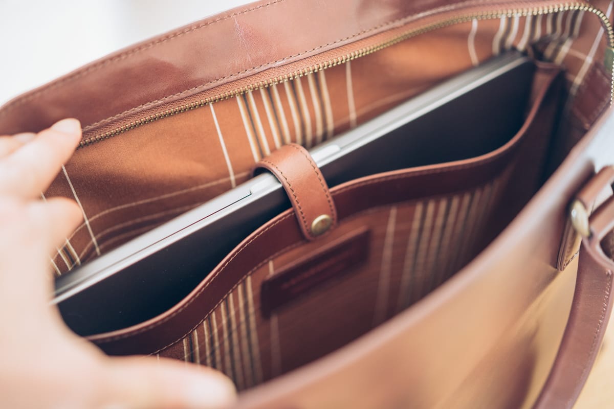 レザーの風合いが素晴らしい！MOTHERHOUSE アンティーク スリムトート