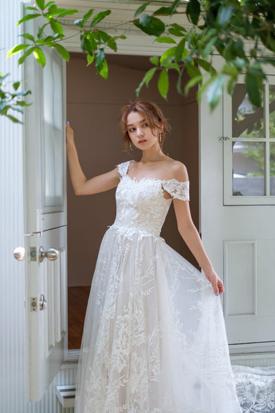 オフショルダー フラワーレースドレス（W231）