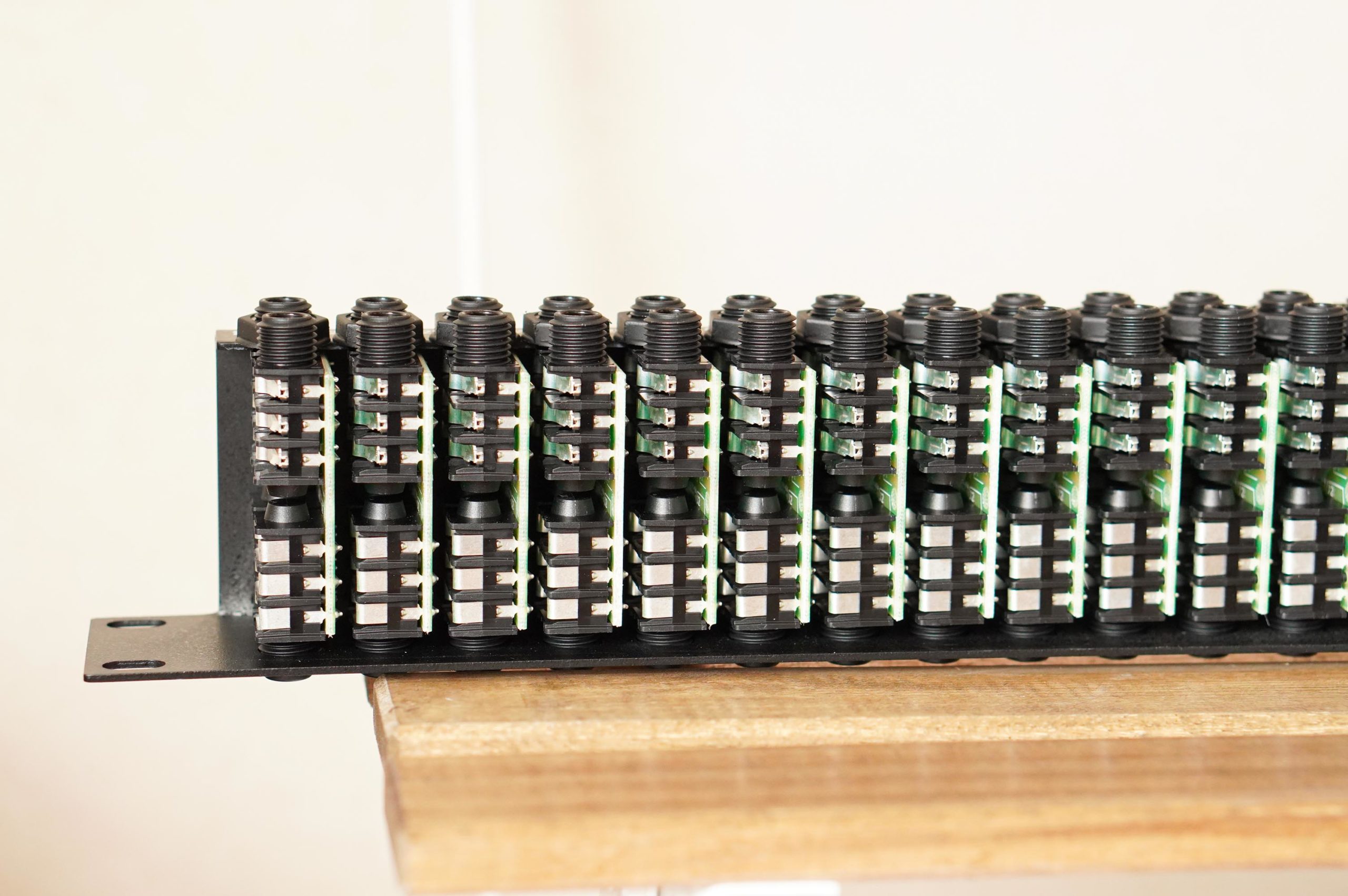 dbx PB48 パッチベイの使用レビュー。 | DTM DRIVER!