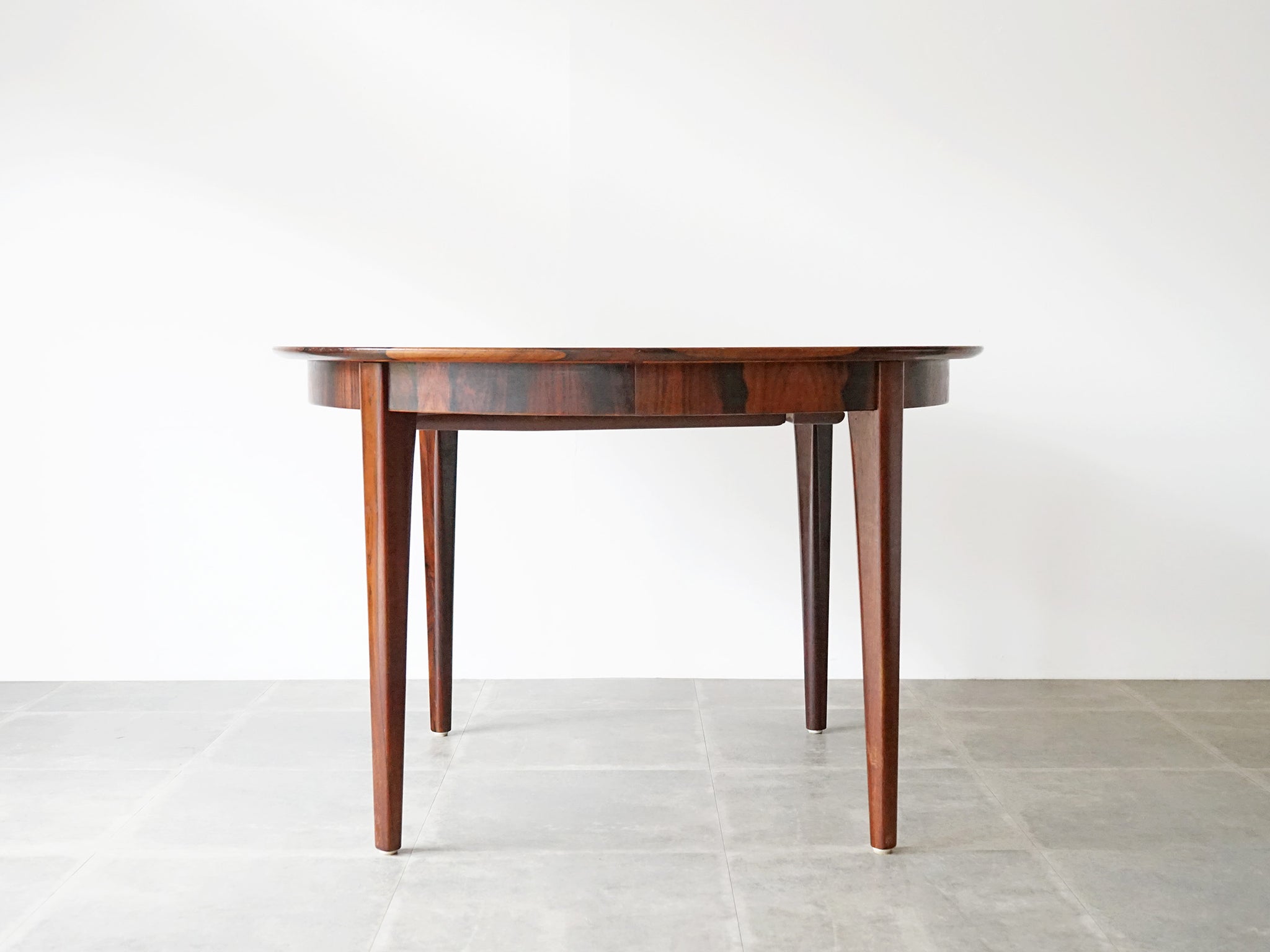 デンマークデザイン ローズウッドの延長式ダイニングテーブル 直径