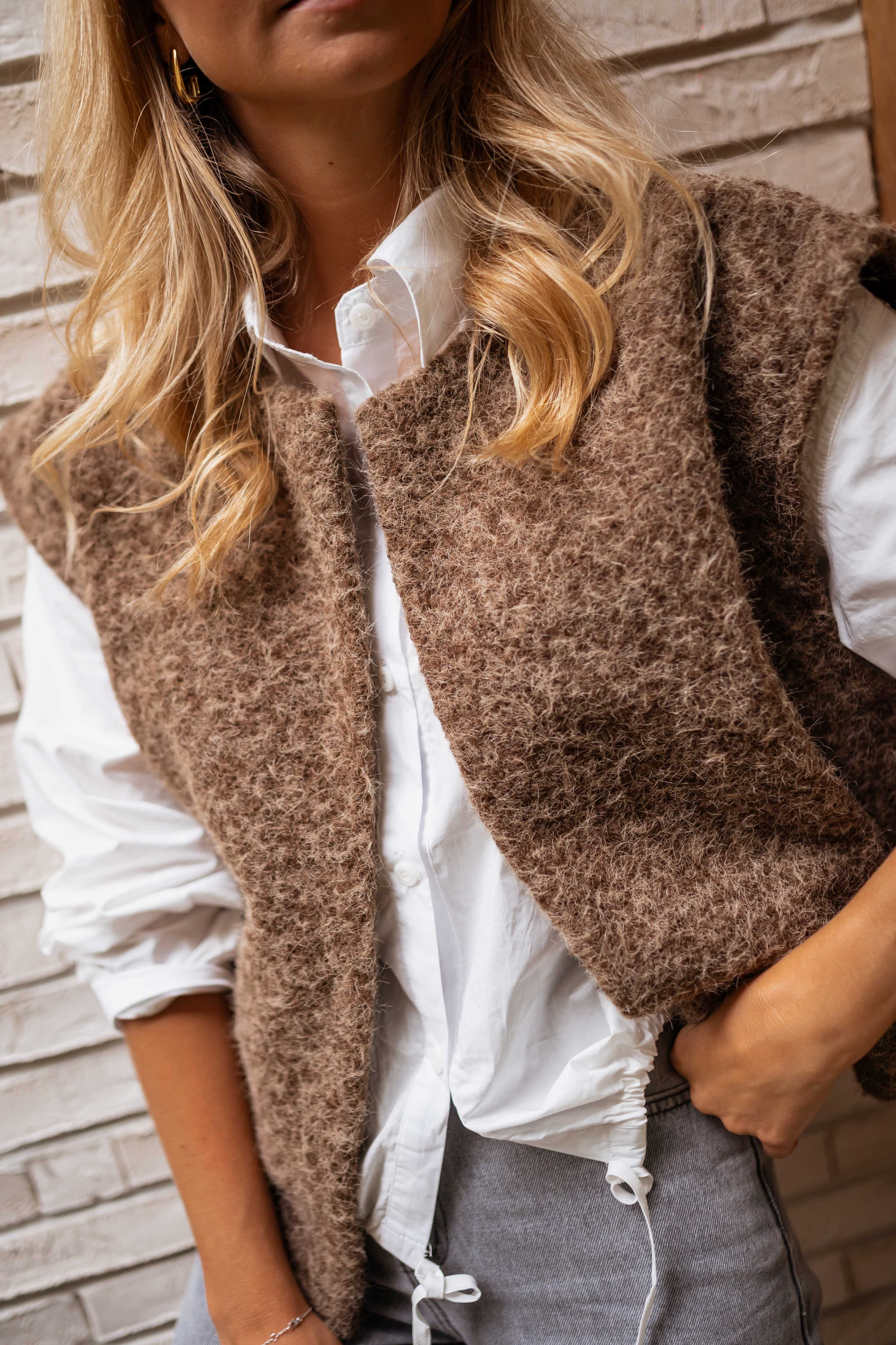 Chocolate Lander Sleeveless Cardigan – Easy Clothes North America