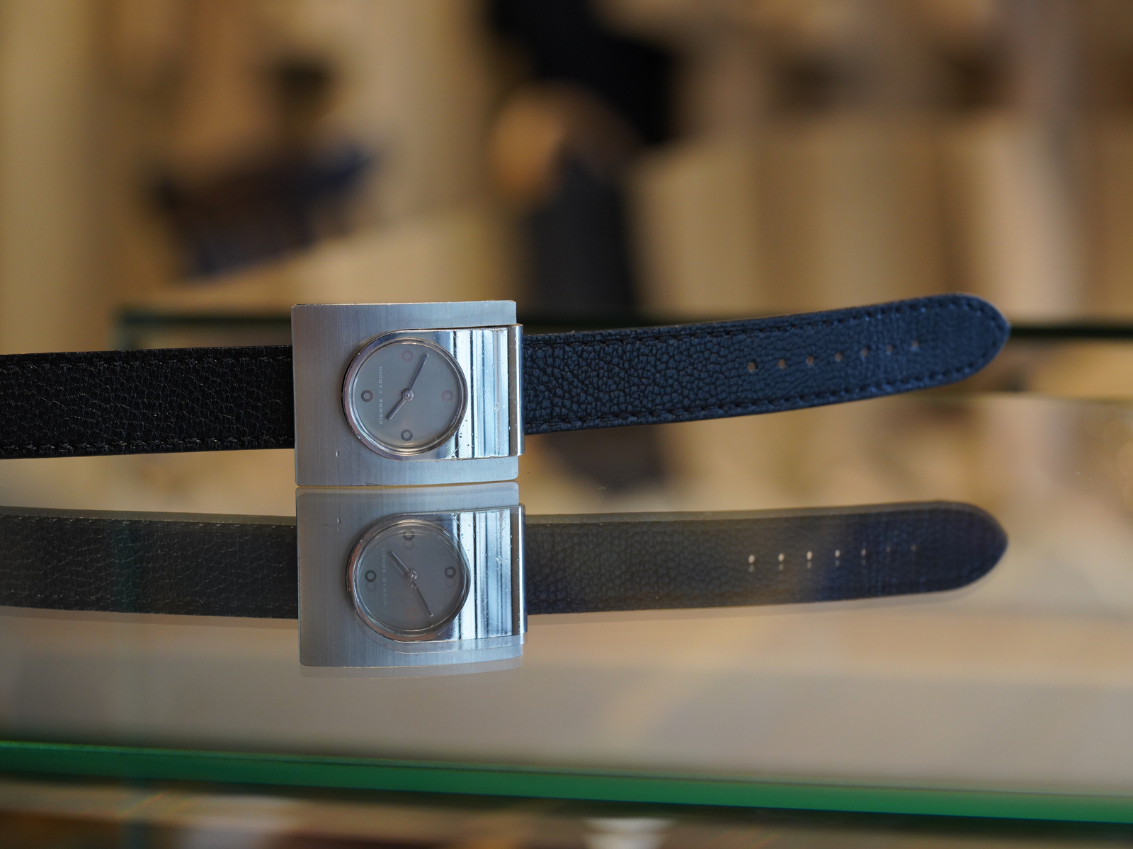 ピエールカルダン/ビッグスクエアーリストウォッチ/グレーダイヤル