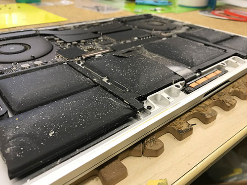 MacBook Pro A1990 電源が入らない修理 | 液晶修理センター