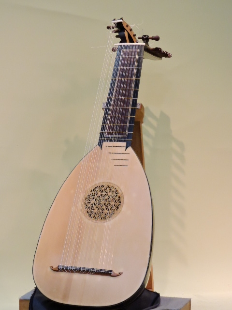 レンゾ サルバドール【Renzo Salvador】 13コース・バロックリュート