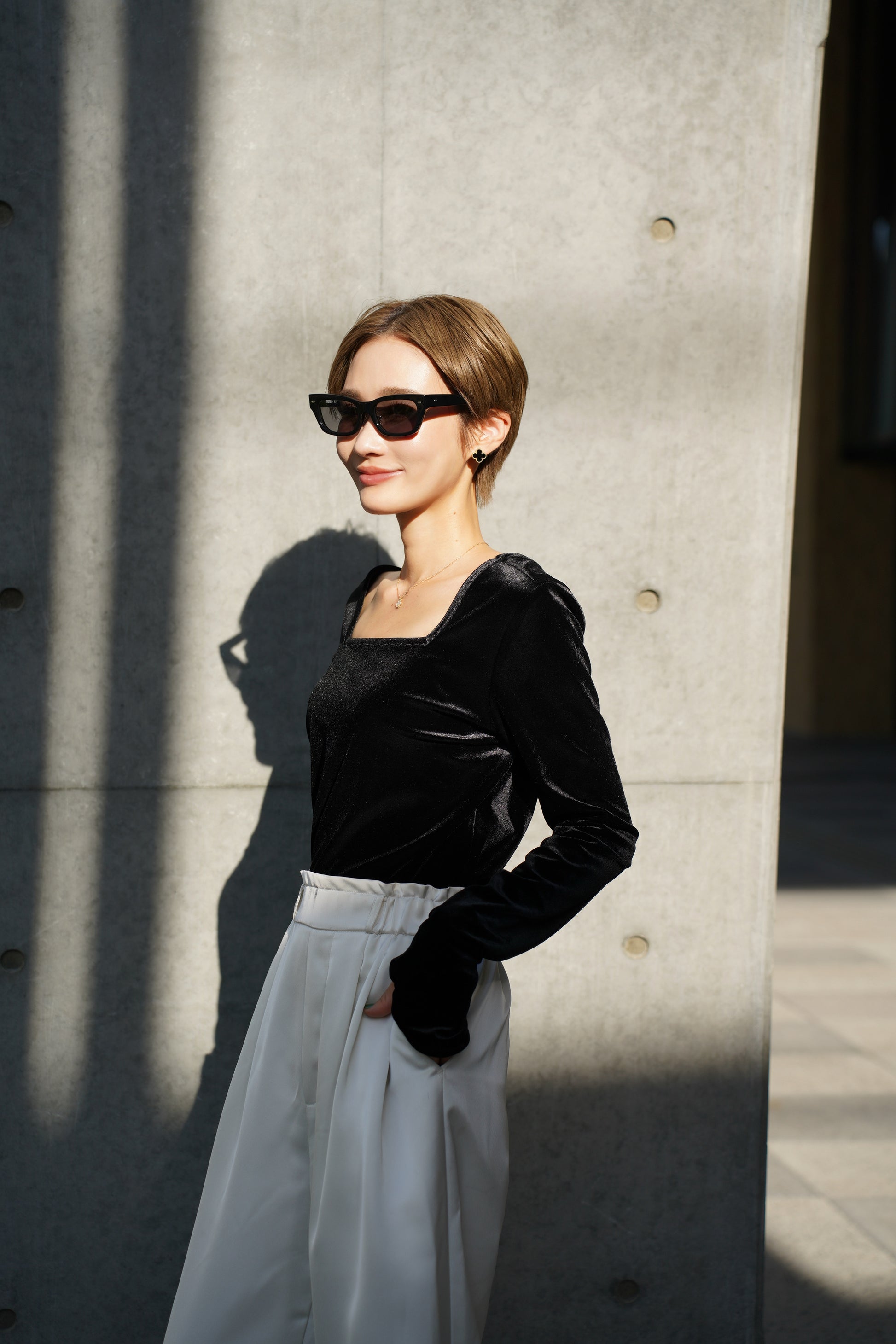 ベロアトップス【BLACK】 – ELLIE