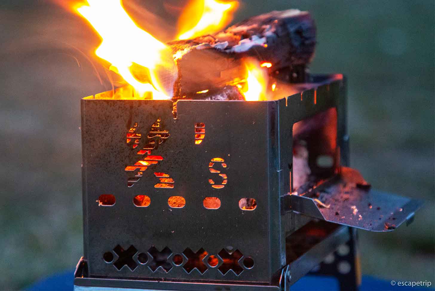 笑's B-6君」レビュー。キャンプで肉を焼く、最高の相棒