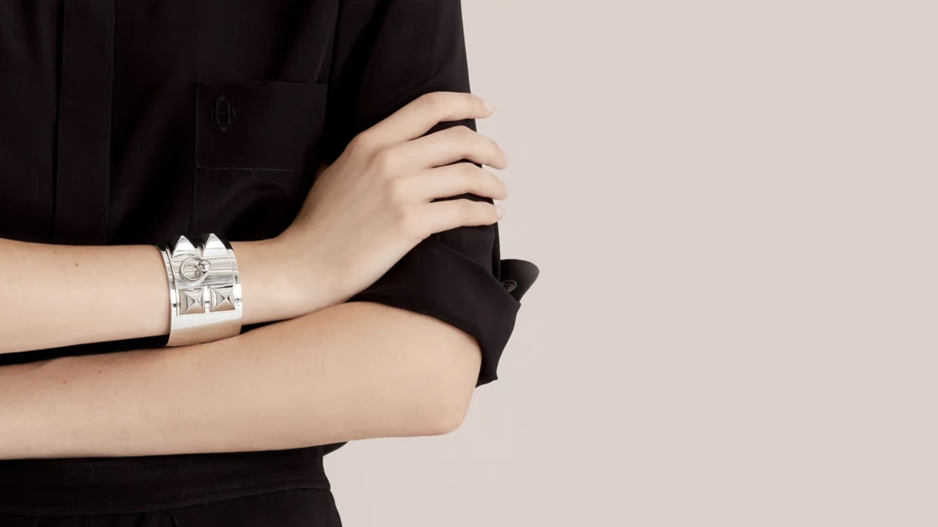 エルメスのコリエドシアンとは？サイズや意味、愛用芸能人まで徹底解説