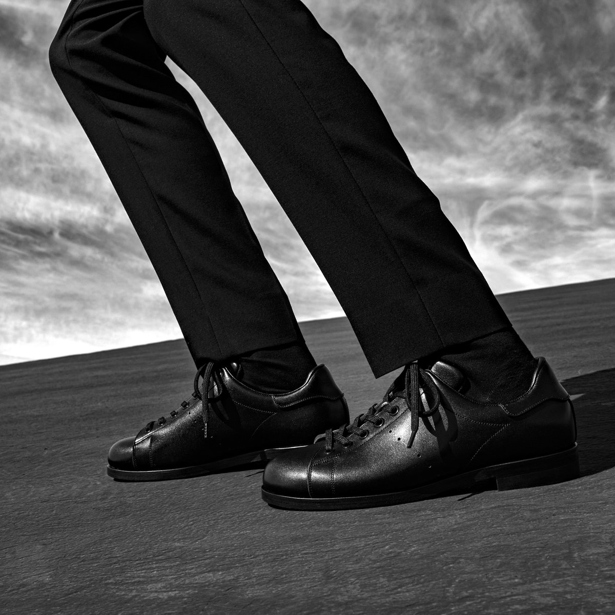 フットザコーチャー、スニーカーと革靴をかけ合わせた新作シューズを発売