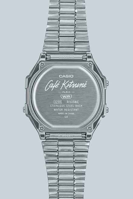 カフェ キツネとカシオ計算機のコラボウォッチが登場 キツネのマーク入り