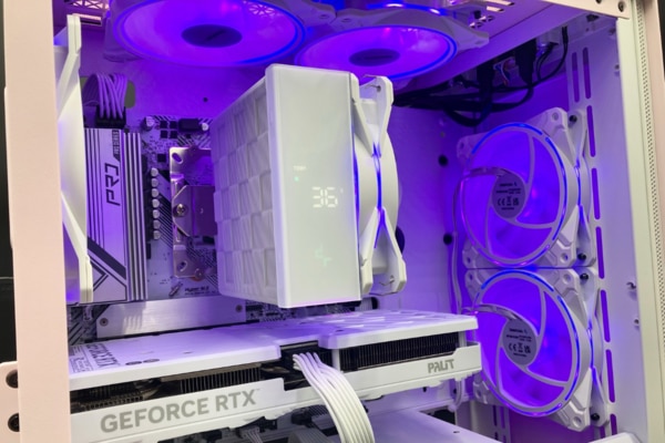 PC組立代行 かわいさと性能を両立した、ピンク×ホワイトのFPS向け自作