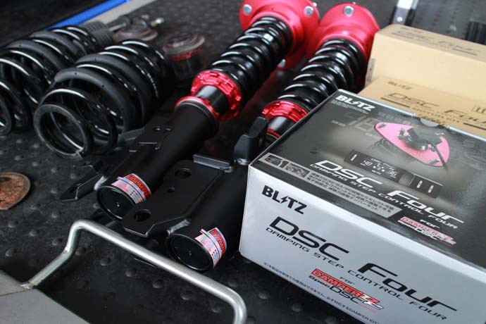 30プリウス 車高調とブリッツDSCの取り付け 四輪アライメント - カー