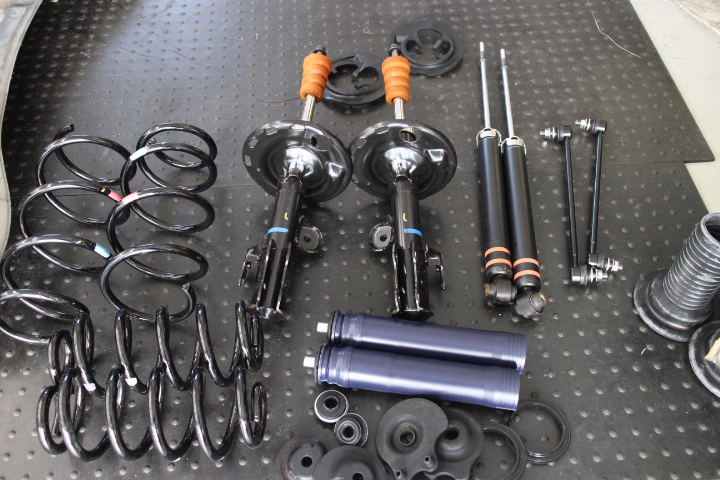 エスティマ ハイブリッド AHR20W 純正ショック&サスペンション