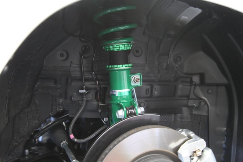 ノア ZWR90 TEIN RX1 車高調取付 四輪アライメント - カー用品持込