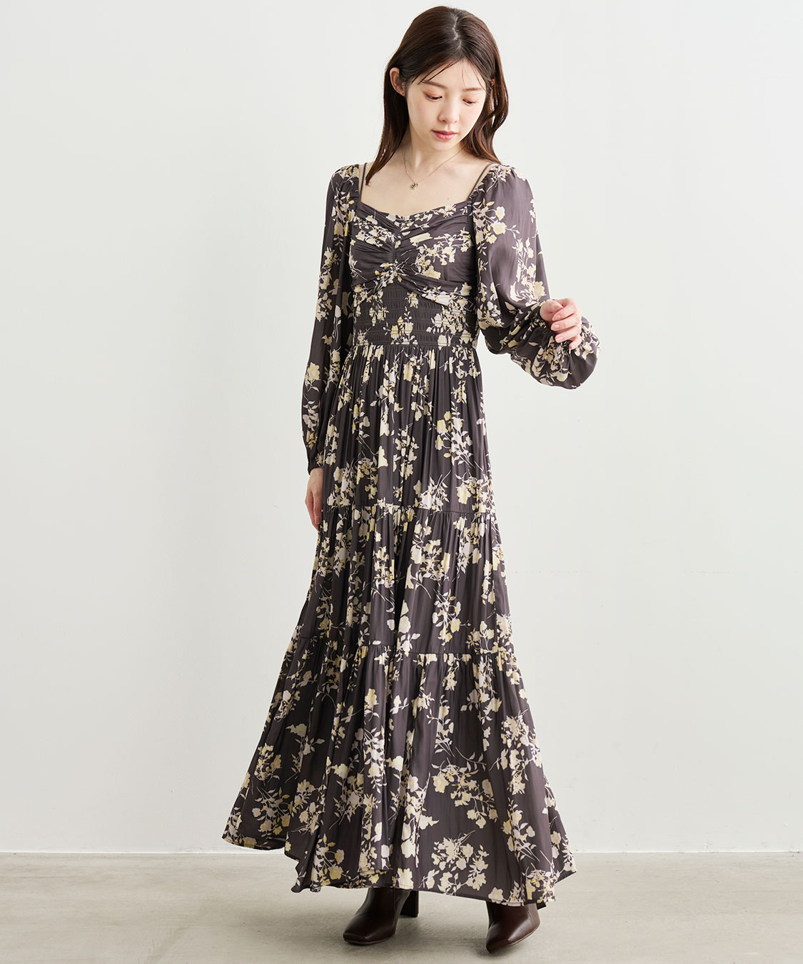 シャーリングティアードフラワーワンピース｜PETAL ONLINE（ペタル