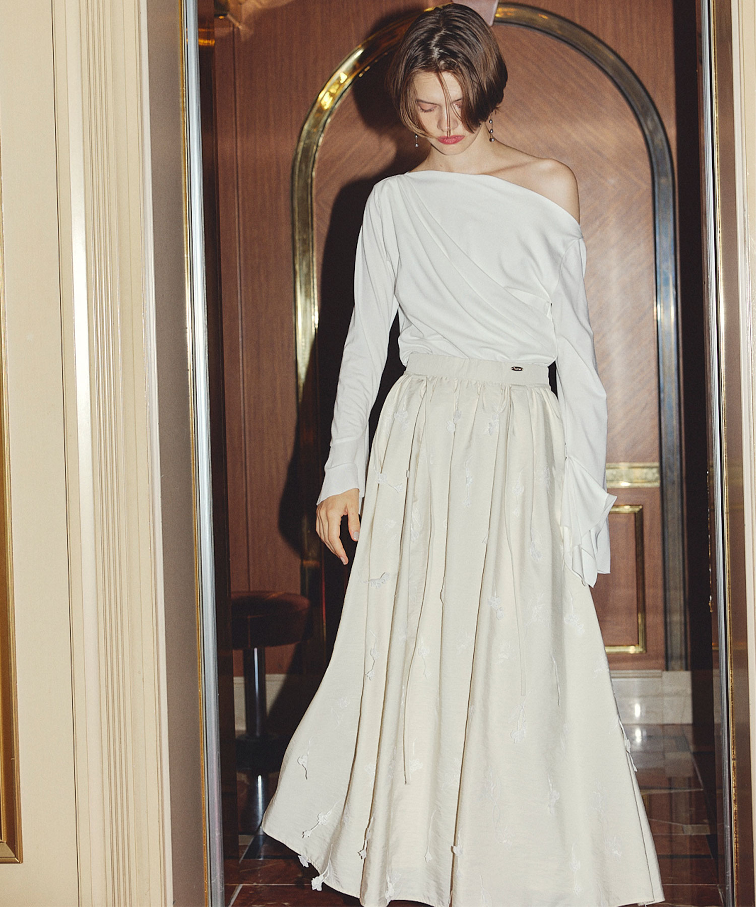 ドレープネックカフススリーブトップス｜PETAL ONLINE（ペタルオンライン）