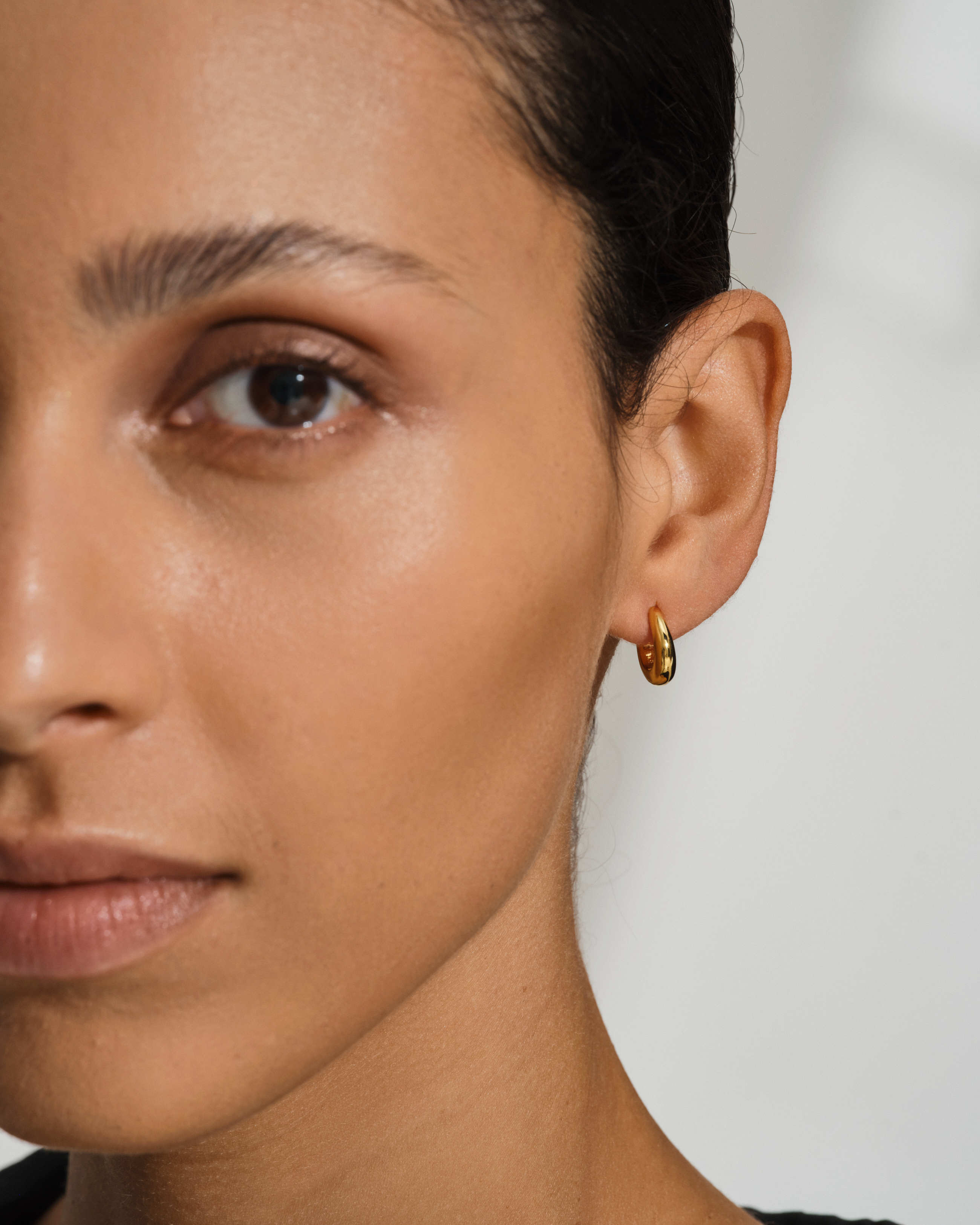 Liz Huggies Satin Gold - Tom Wood Project Official Online Store