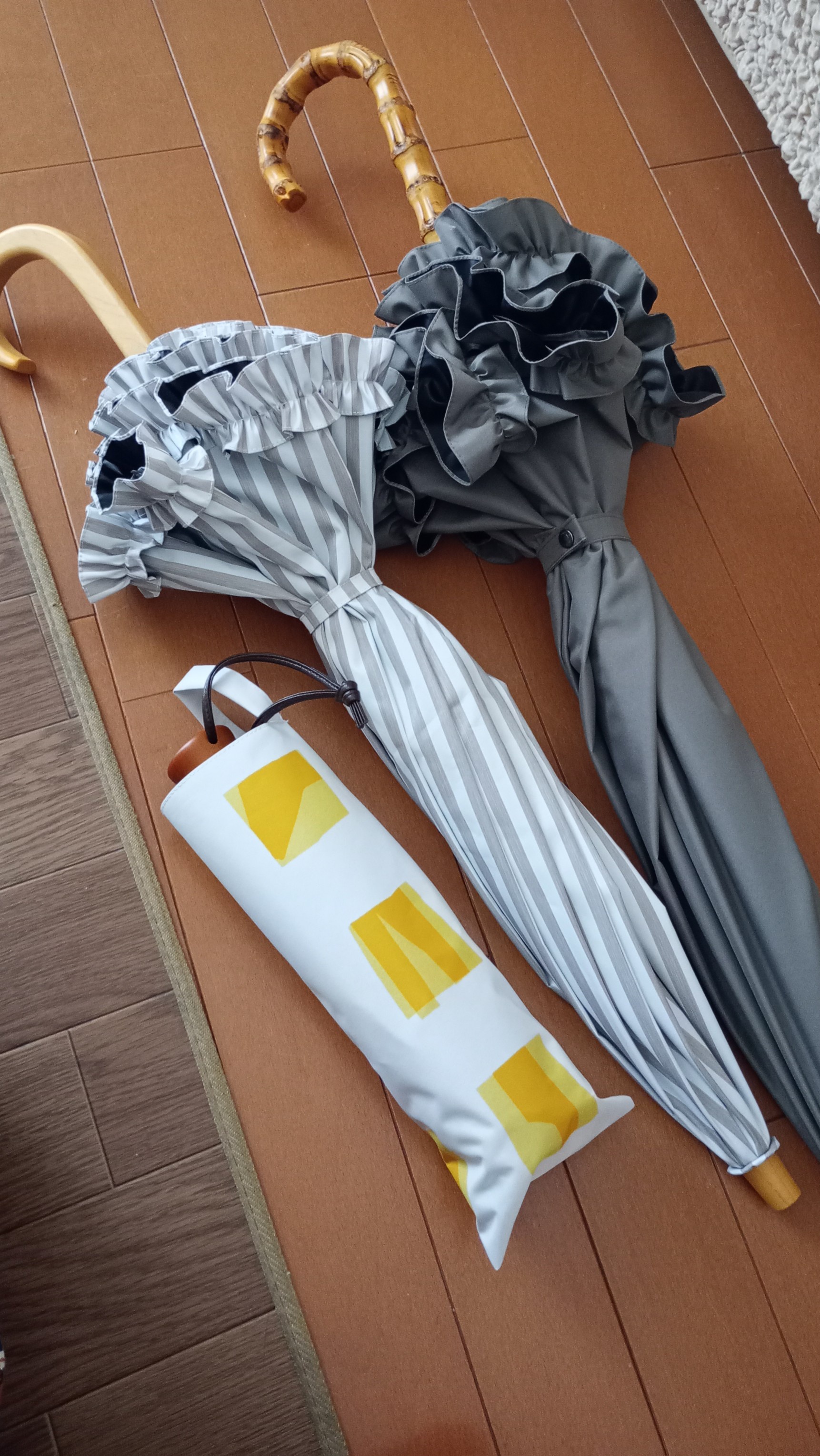 サンバリア100 / サンバリア100 ミドル フリルフロスト グレーの公式