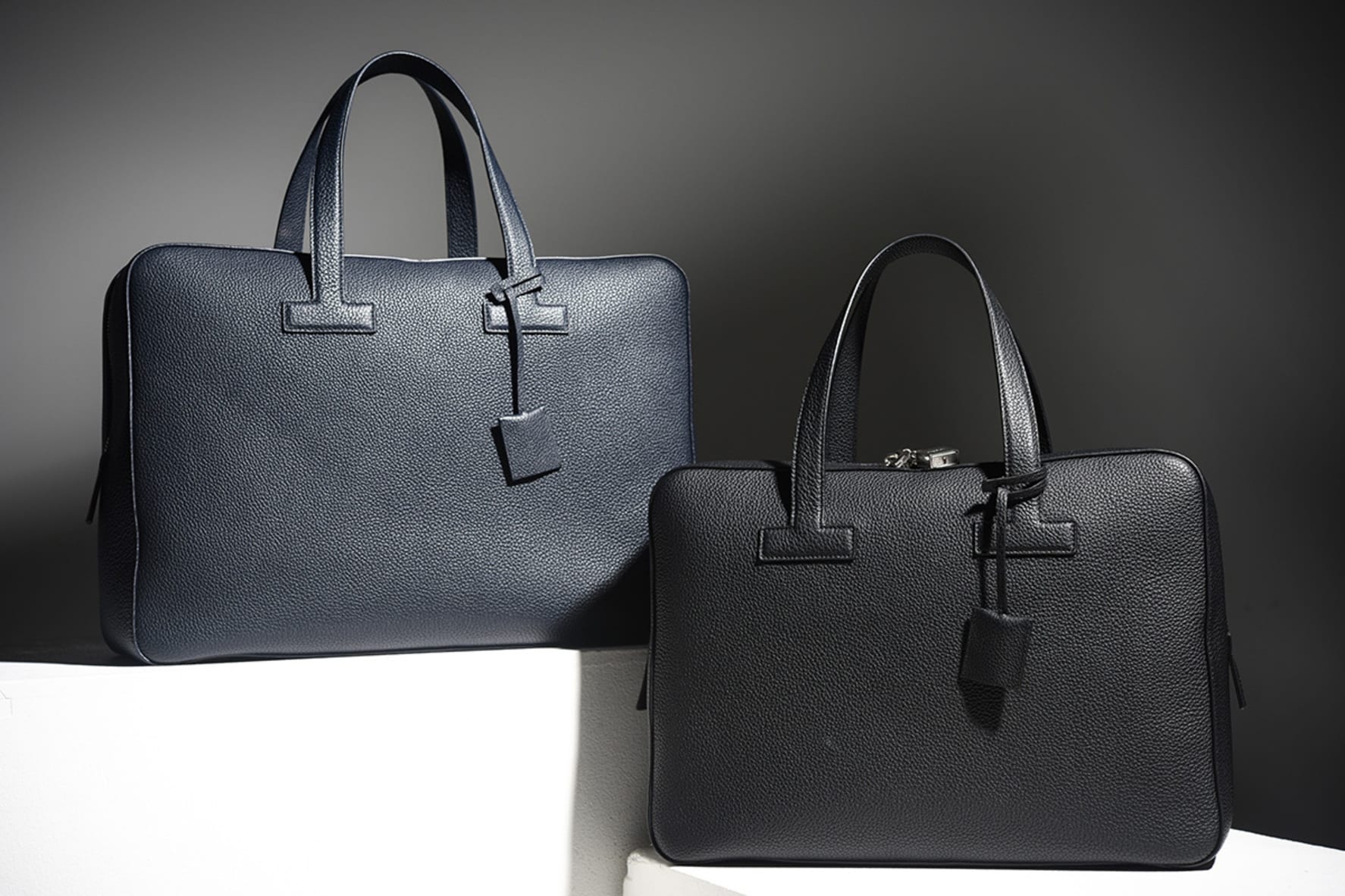 40男のスーツ姿を3割増に！ トム フォードの最強バッグ | FORZA STYLE