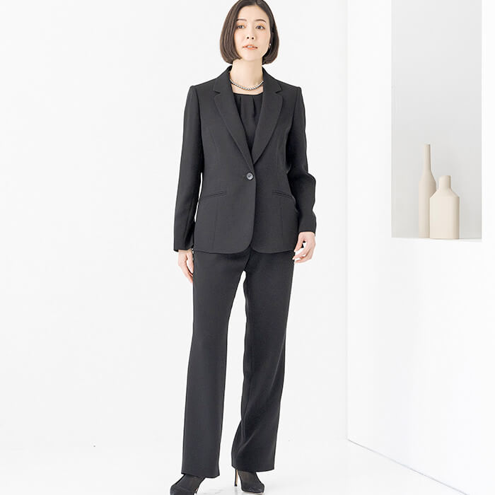 暖か素材のパンツスーツ 9号・ブラック｜東京ソワールオンラインストア