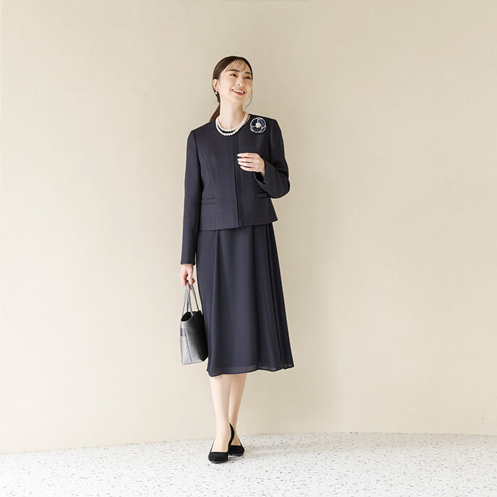 シンプルで上品な定番ネイビースーツ 13号・ネイビー｜東京ソワール