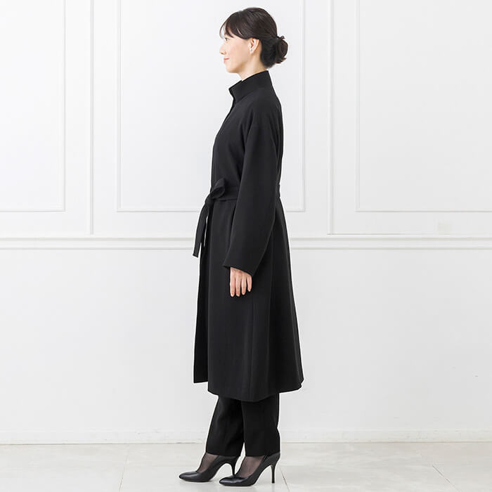 ドロップショルダーの合繊コート M・ブラック｜東京ソワール