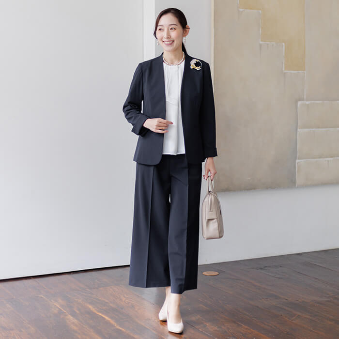 洗える｜大人の頼れるパンツスーツ 9号・ネイビー｜東京ソワール
