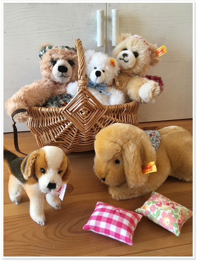 シュタイフ ハローキティ 35th アニバーサリー キーリング 10cm EAN677120