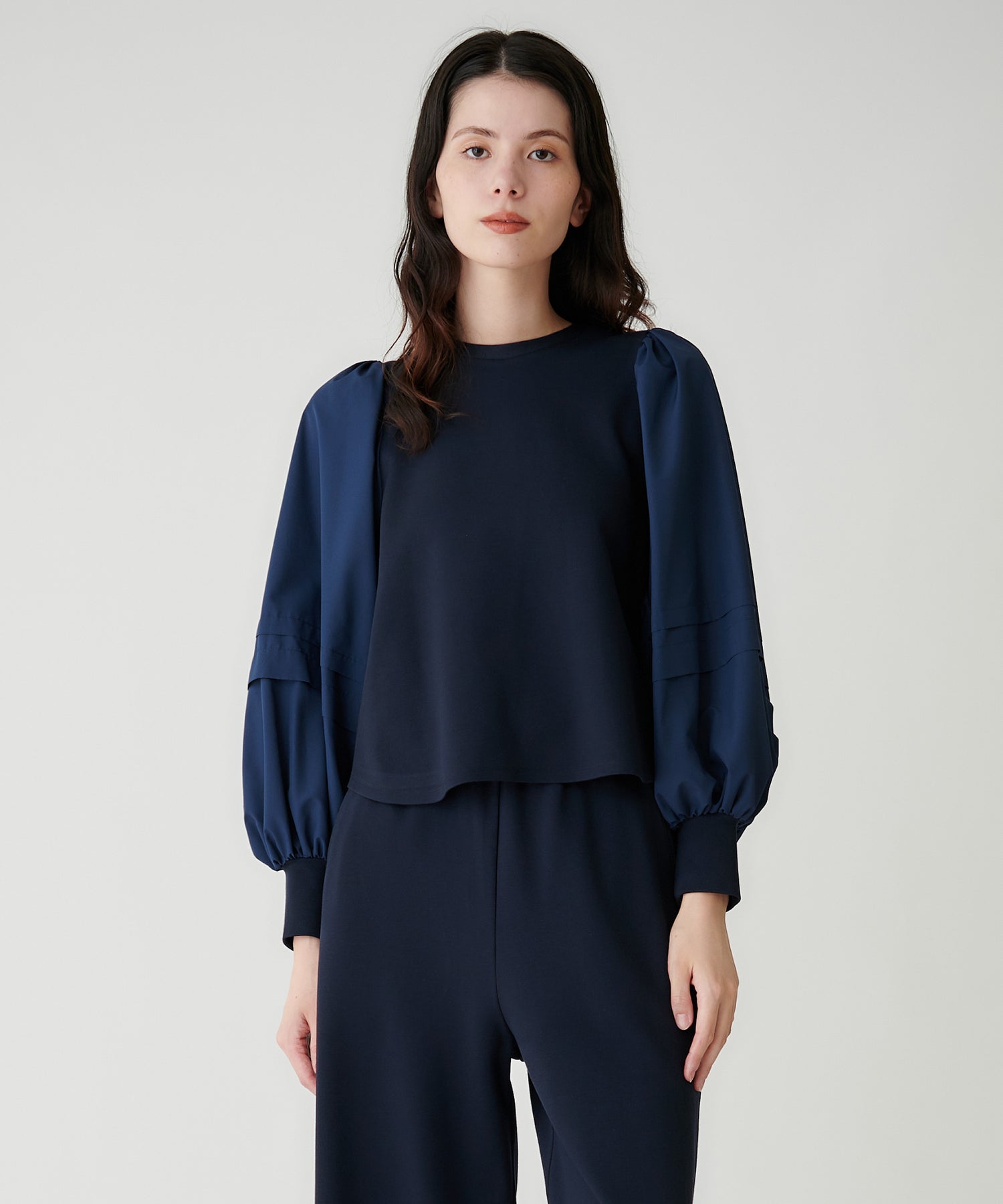 タフタスリーブストレッチポンチトップス – FACE SANS FARD