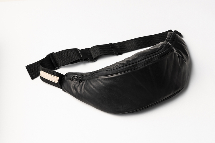 レザーボディバッグ ブラック｜FURIKAKE デザイン